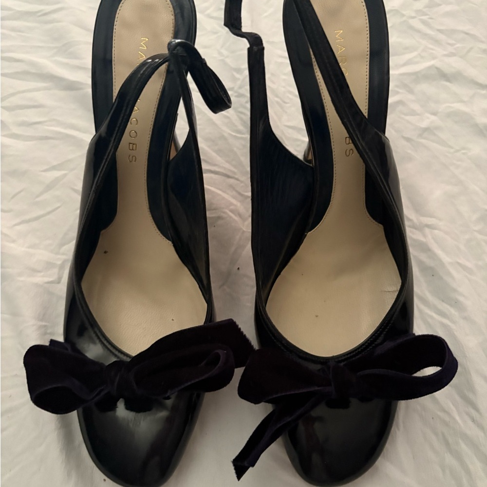 Marc Jacobs navy blue Suede Heels with Bow Detail